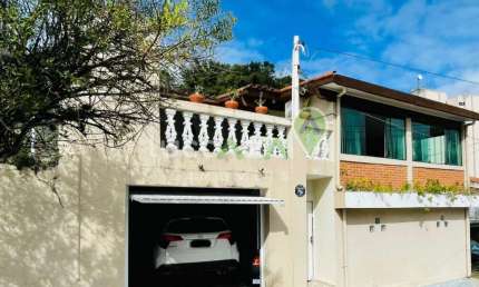 Imperdível Casa à Venda no Centro de Jacareí-SP: 3 Quartos, 1 Suíte, 2 Salas, 3 Banheiros, 2 Vagas, 167m²!