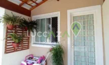 Imperdível oportunidade de adquirir casa de 2 quartos, 1 suíte e garagem no Jardim Marcondes, Jacareí-SP!