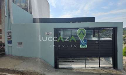 Casa à venda em Jacareí-SP: 2 quartos, 2 salas, 2 banheiros, 2 vagas de garagem!