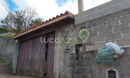 Casa à venda em Santa Branca-SP, Jardim São José: 2 quartos, 1 sala, 1 banheiro, 2 vagas, 110 m² de área.