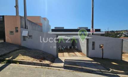 Casa à venda em Jacareí-SP: 2 quartos, 1 suíte, 1 sala, 2 banheiros, 2 vagas de garagem, 65m² no Jardim Sant'anna do Pedregulho.