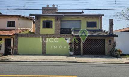 Imóvel de luxo à venda em Jacareí-SP: Casa de 4 quartos com 3 salas, 4 banheiros, suíte e 6 vagas de garagem!