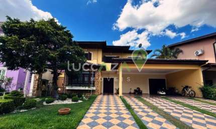 Imóvel de luxo à venda em Jacareí-SP: casa com 03 quartos, 1 suíte, 2 salas e 321,23 m² na Cidade Jardim.