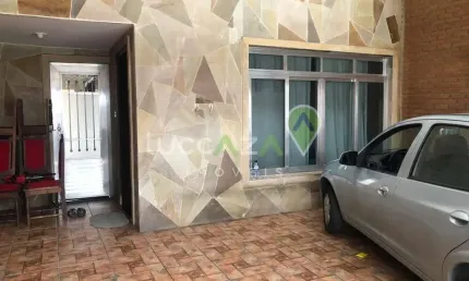 Casa à venda no Centro de Jacareí-SP: 3 quartos, 1 suíte, 1 sala, 3 banheiros, 2 vagas de garagem, 153 m² de área.