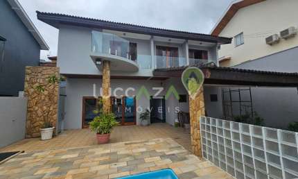 Casa de luxo em condomínio na Vila Zezé, Jacareí-SP: 3 quartos, 3 suítes, 12 salas, 6 banheiros, 4 vagas de garagem e 300m² de área.