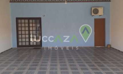 Casa à venda em Jacareí-SP, Parque Califórnia: 03 quartos, 01 suíte, 1 sala, 1 banheiro, 3 vagas, 132m². Aproveite!