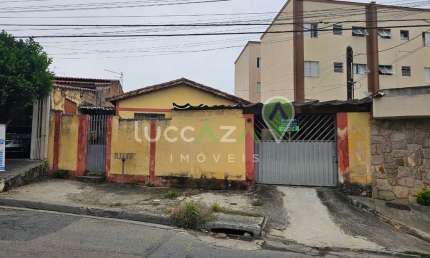 Imperdível Casa à Venda em Jacareí-SP, Bairro Jardim Califórnia: 2 Quartos, 1 Sala, 1 Banheiro, 2 Vagas de Garagem - 151m².