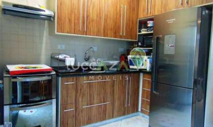 Casa em Condomínio à Venda em Jacareí-SP, Jardim Califórnia: 2 quartos, 2 suítes, 2 salas, 3 banheiros, 2 vagas, 90m²!