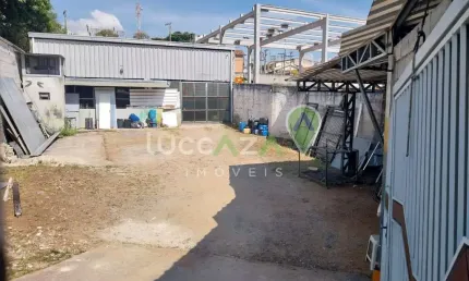 Galpão Comercial para Locação em Jacareí-SP, Parque Itamarati: 2 Salas, 2 Banheiros, 4 Vagas de Garagem, 300 m² de Área.