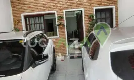 Casa para locação em Jacareí-SP, Parque Califórnia: 3 quartos, 1 sala, 2 vagas de garagem!
