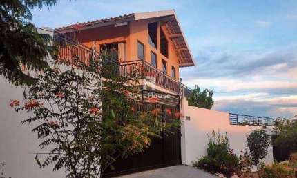Belíssimo Sobrado à venda R$ 399.000,00. 2 Vagas de Garagens, 02 Banheiros ,Parque Residencial Trop