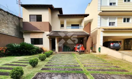 Golden Park - Casa `a venda no Condomínio Golden Park em Londrina/PR, 243m² de área construída, 3 quartos, sendo uma suíte com sacada.