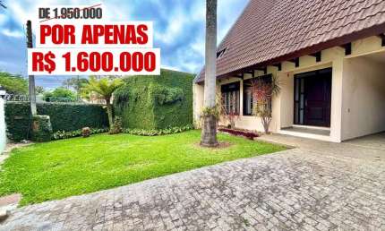 Casa de Alto Padrão com Suíte Master, Hidro e Espaço Gourmet nas Mercês, Curitiba
