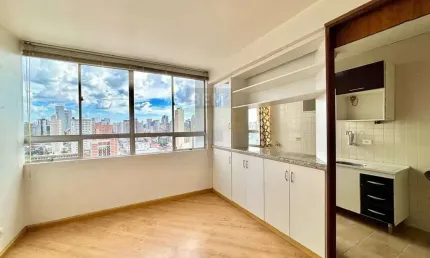 Apartamento 1 Quarto à Venda no Centro de Curitiba - Edifício Nilo Cairo - Andar Alto com Vaga