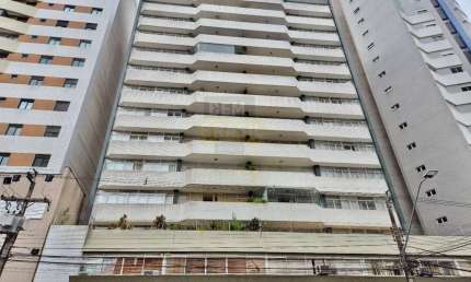 Apartamento Para Alugar com 4 quartos sendo 1 suíte na divisa entre os bairros Batel e Água Verde em Curitiba