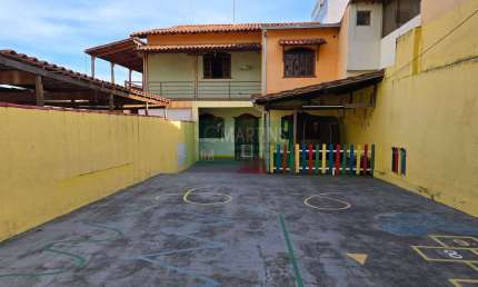 Casa em lote de 360m² com 2 residências independentes – Itapoã