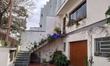Casa Espaçosa com 2 Dormitórios e 2 Banheiros em Região Privilegiada