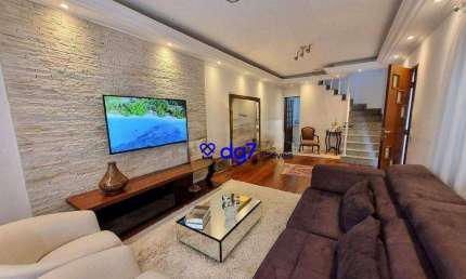 Casa em rua fechada e sem saída, com 3 dormitórios, 3 vagas e piscina