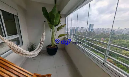 Lindo apartamento com 2 quartos, ampla varanda e vista livre para o jóquei clube