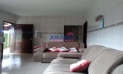 Casa com 3 quartos à venda no Parque Santo Antônio, Jacareí  por R$ 403.000