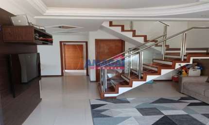 Casa com 4 quartos à venda na Vila Aprazível, Jacareí  por R$ 755.000