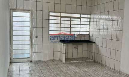 Casa com 2 quartos para alugar na Cidade Jardim, Jacareí  por R$ 1.800