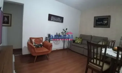 Casa com 4 quartos à venda no Centro, Jacareí  por R$ 600.000