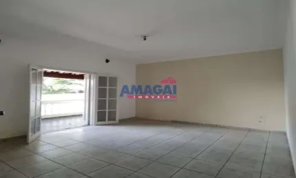 Casa com 4 quartos à venda no Jardim América, Jacareí  por R$ 750.000