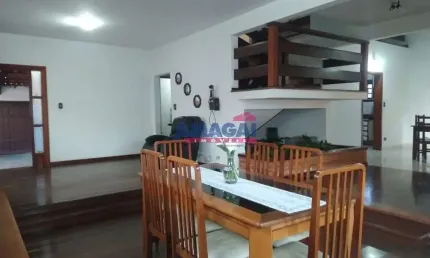 Casa com 3 quartos à venda no Jardim Santa Maria, Jacareí  por R$ 830.000