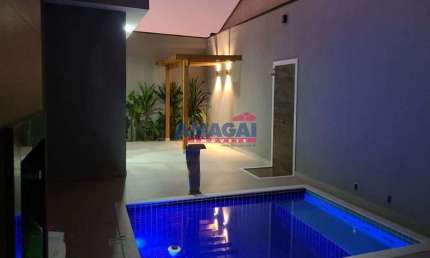 Casa com 3 quartos à venda no Jardim Santa Maria, Jacareí  por R$ 1.300.000