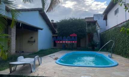 Casa com 3 quartos à venda na Cidade Jardim, Jacareí  por R$ 815.000