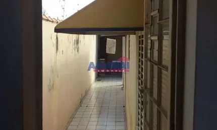 Casa com 3 quartos à venda no Jardim Elza Maria, Jacareí  por R$ 420.000