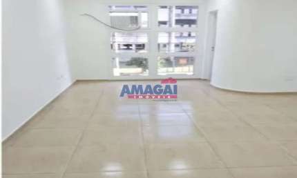 Sala comercial à venda no Centro, Jacareí  por R$ 95.000