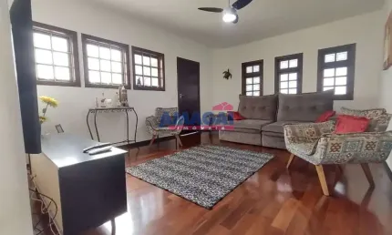 Casa com 2 quartos à venda no Jardim Bela Vista, Jacareí  por R$ 450.000