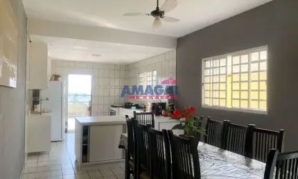 Casa com 3 quartos à venda no Jardim São Luiz, Jacareí  por R$ 350.000