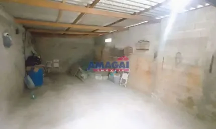 Casa com 2 quartos à venda no Jardim Maria Amélia, Jacareí  por R$ 300.000