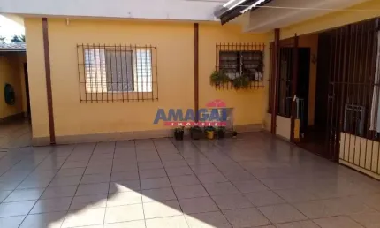 Casa com 2 quartos à venda no Jardim Primavera, Jacareí  por R$ 480.000