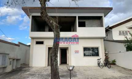 Casa em condomínio fechado com 7 quartos à venda no Jardim das Colinas, São José dos Campos  por R$ 2.500.000
