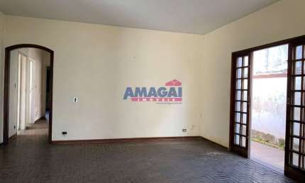 Sala comercial à venda no Centro, Jacareí  por R$ 650.000