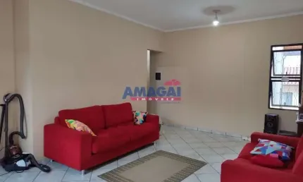 Casa com 3 quartos à venda no Jardim Nova Esperança, Jacareí  por R$ 400.000