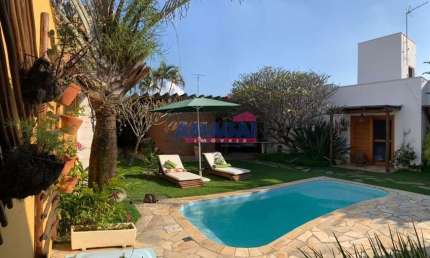 Casa com 3 quartos para alugar no Jardim Siesta, Jacareí  por R$ 12.000