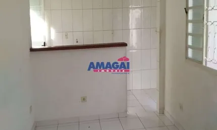 Casa com 2 quartos à venda no Jardim Bela Vista, Jacareí  por R$ 300.000