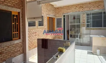 Casa com 3 quartos à venda no Jardim Esper, Jacareí  por R$ 740.000