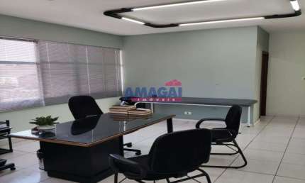 Sala comercial à venda no Centro, Jacareí  por R$ 350.000