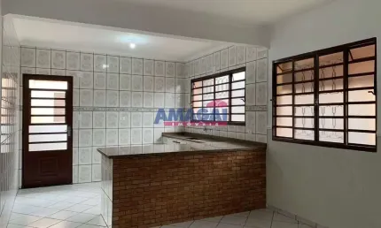 Casa com 2 quartos à venda no Parque Santo Antônio, Jacareí  por R$ 405.000
