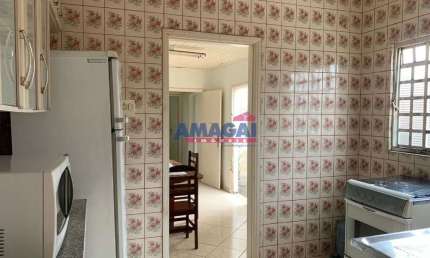 Casa com 2 quartos à venda no Jardim Bela Vista, Jacareí  por R$ 400.000