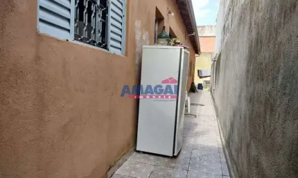 Casa com 2 quartos à venda no Parque Imperial, Jacareí  por R$ 190.000