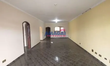 Casa com 4 quartos à venda no Centro, Igaratá  por R$ 1.180.000