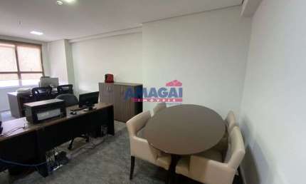 Sala comercial à venda no Centro, Jacareí  por R$ 250.000
