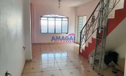 Casa com 4 quartos à venda no Jardim Primavera, Jacareí  por R$ 350.000